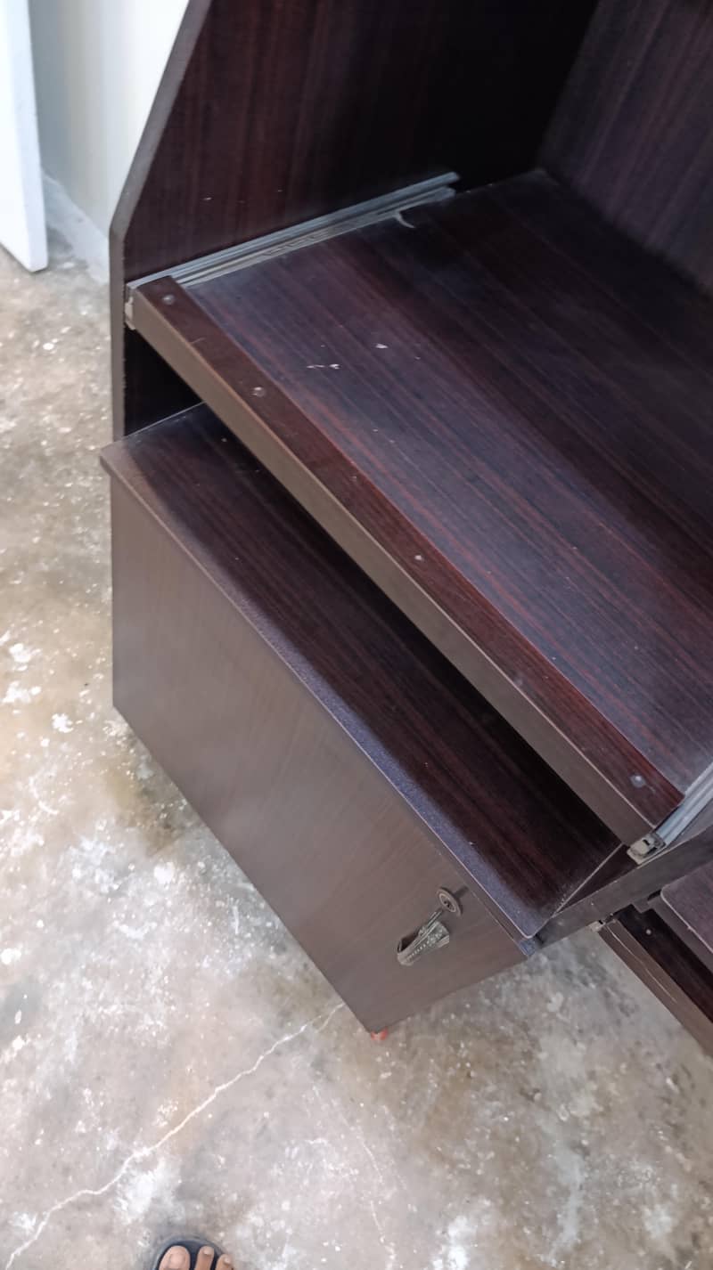 Computer + study table with book shelf 4