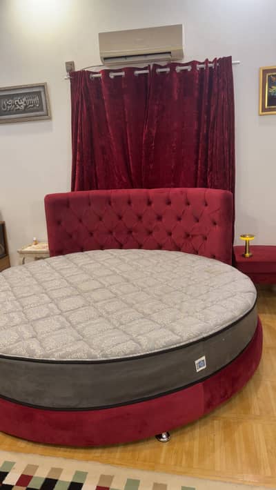 Round bed