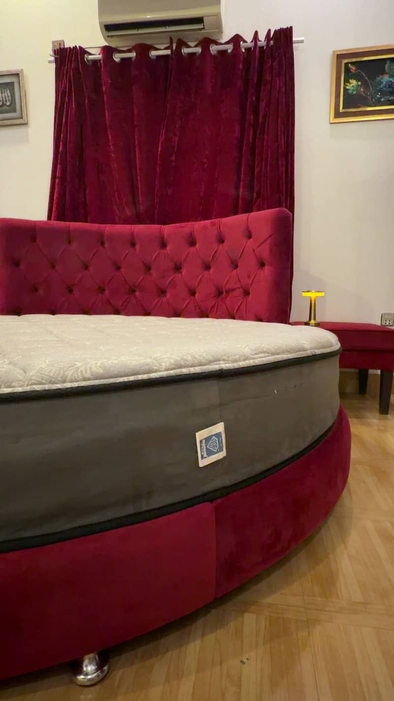 Round bed 1