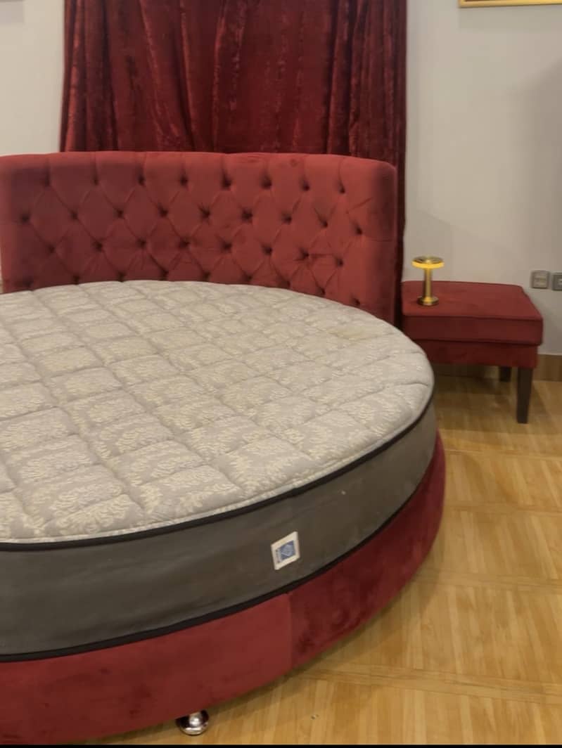 Round bed 3