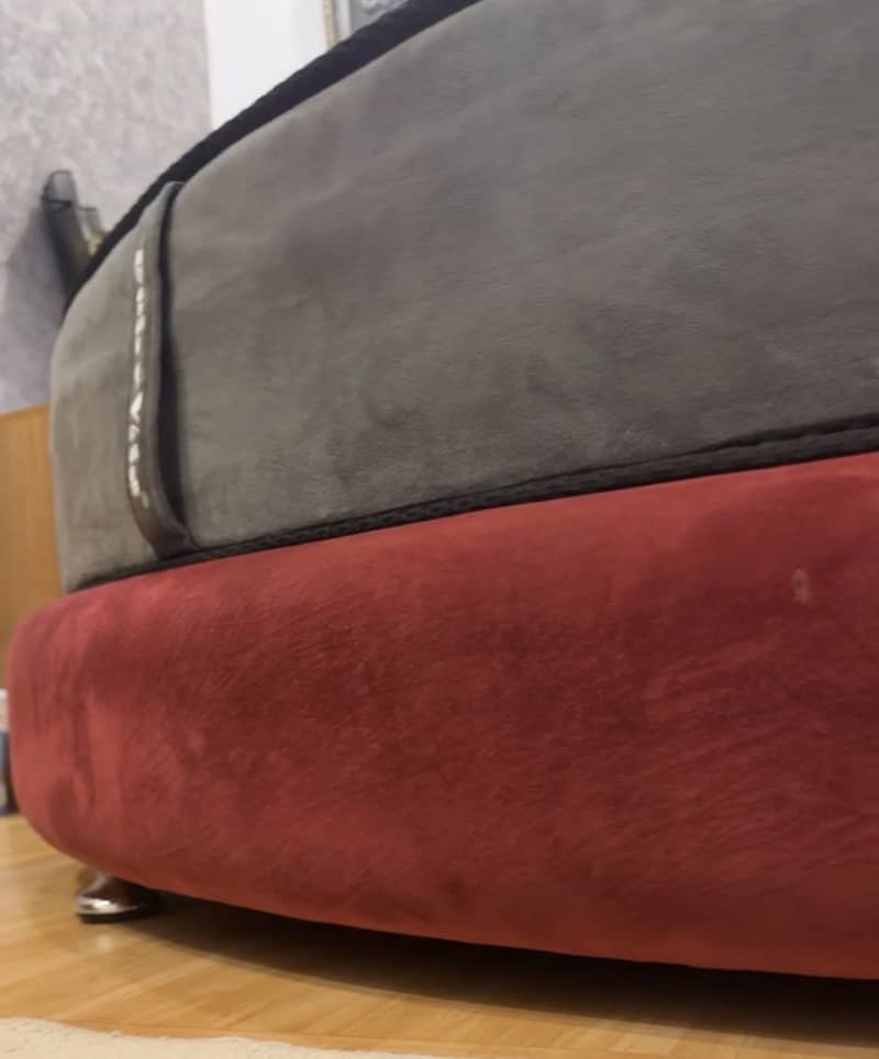 Round bed 4