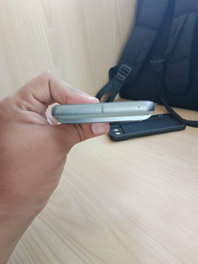 Google Pixel 8 4