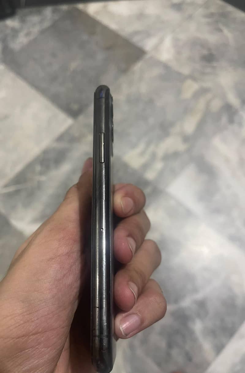Apple iPhone 11 Pro 1