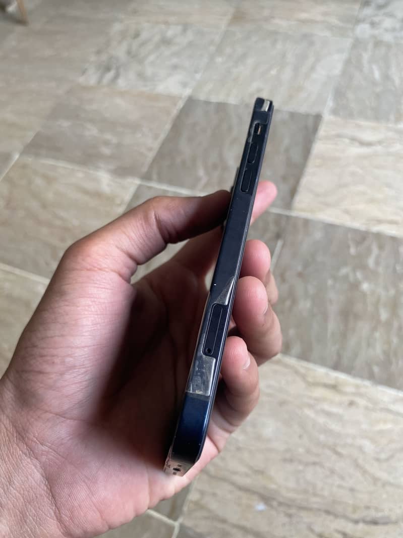 Apple iPhone 12 1