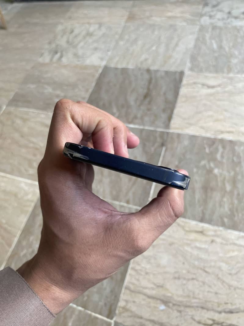Apple iPhone 12 3