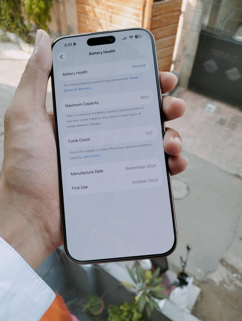 iPhone 16 Pro Max 1