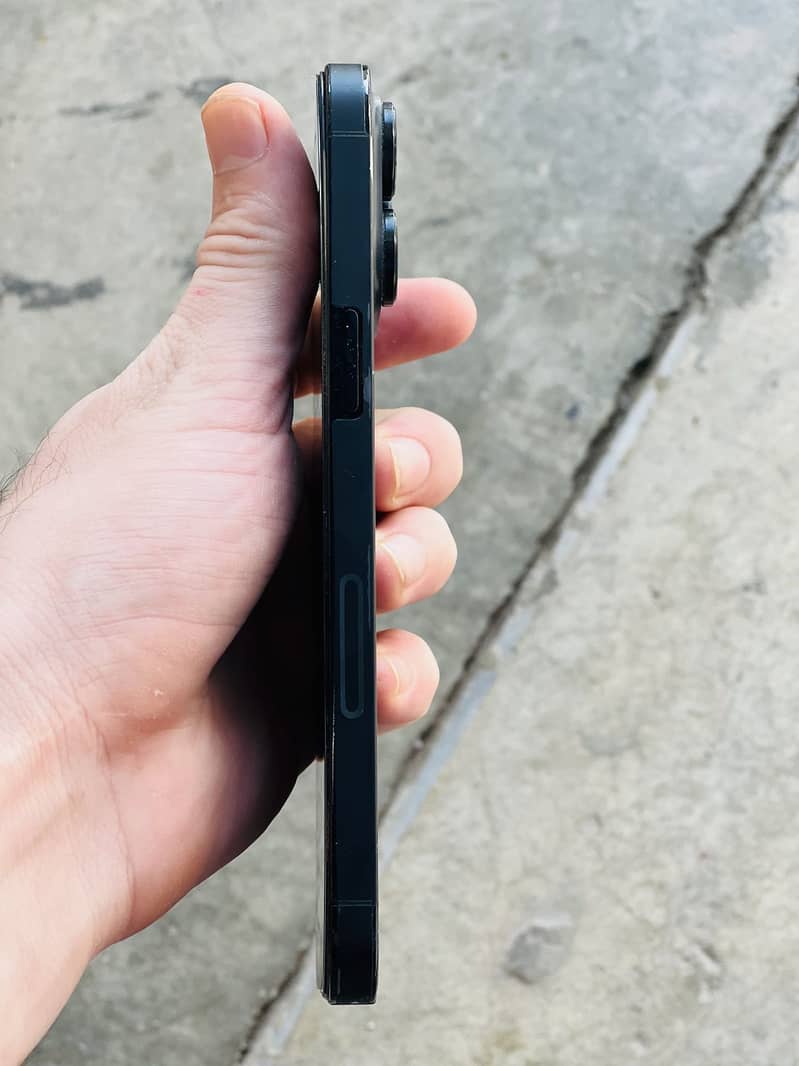 Apple iPhone 14 Pro Max 3