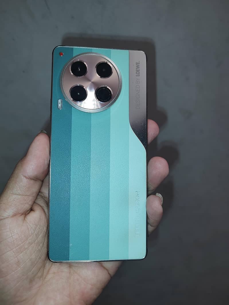 Tecno CAMON 30 0