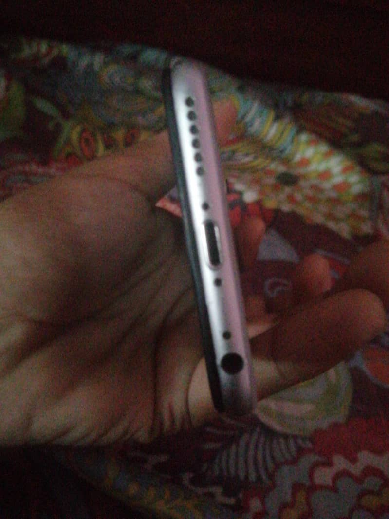 Apple iPhone 6S 3