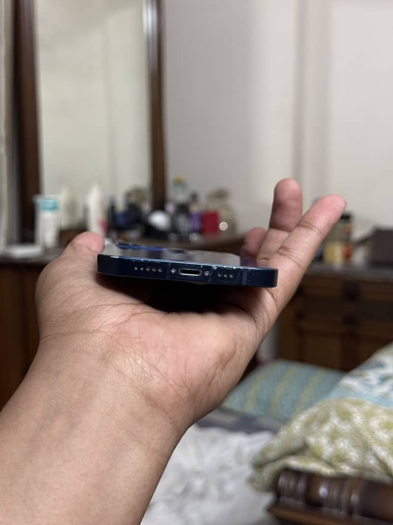 Apple iPhone 12 3