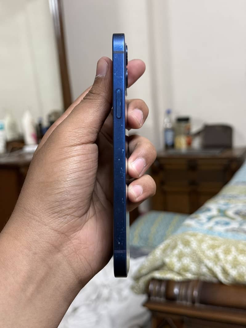 Apple iPhone 12 6
