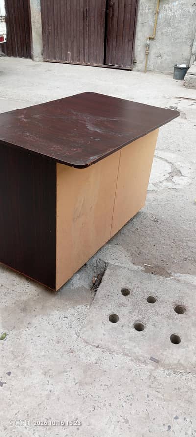 necha tayre laga howa hen isko iron table ma bhi use kar sakta hen