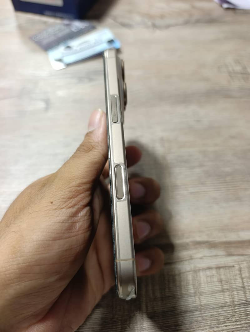 Apple iPhone 16 Pro 3