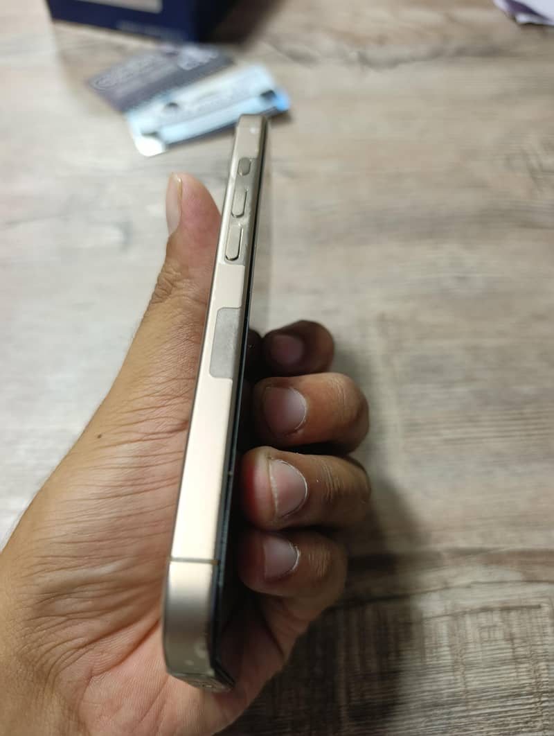 Apple iPhone 16 Pro 4