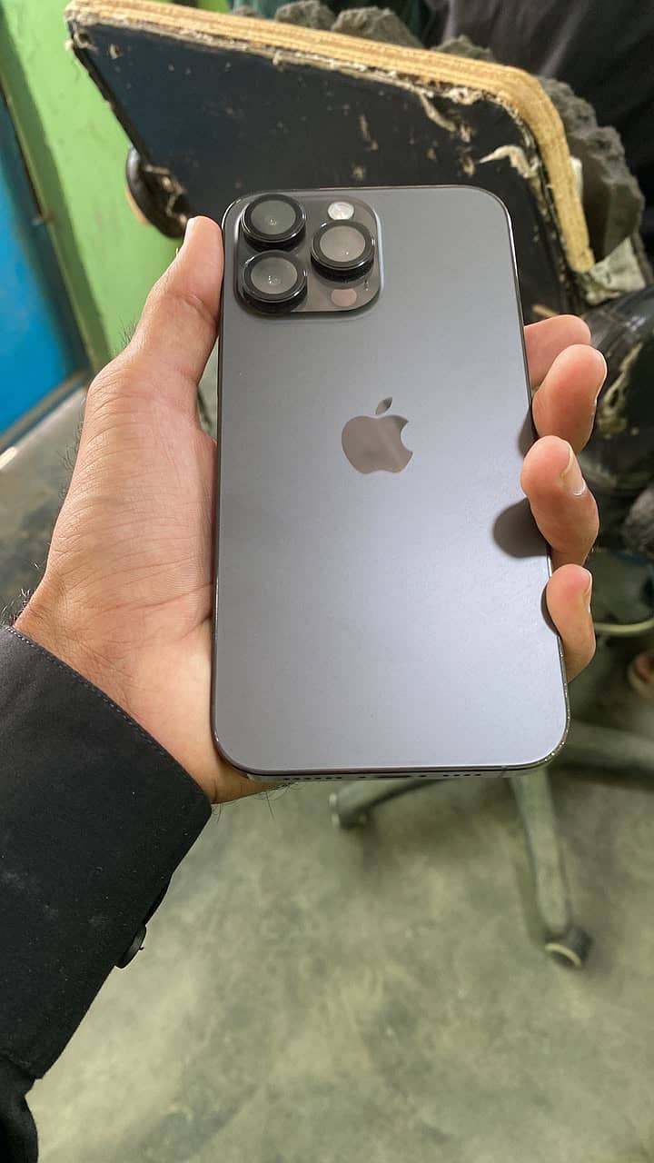 Apple iPhone 14 Pro Max 1