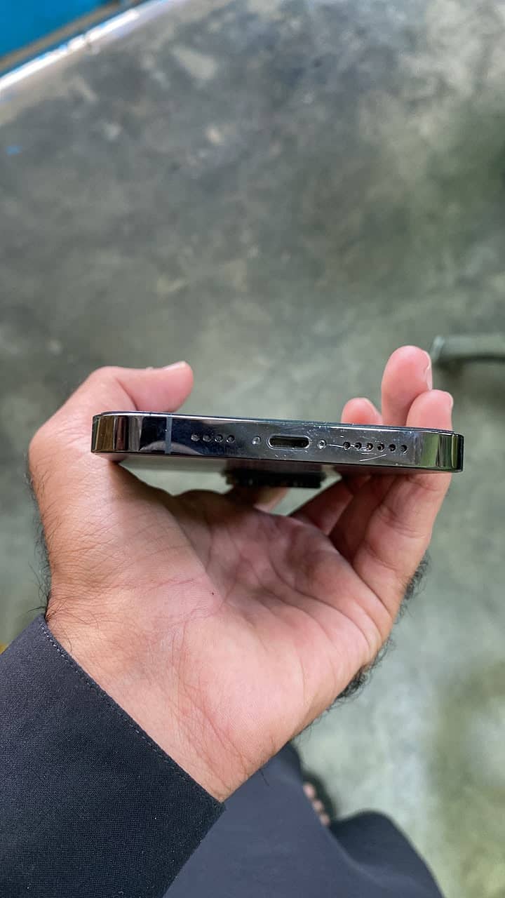 Apple iPhone 14 Pro Max 4