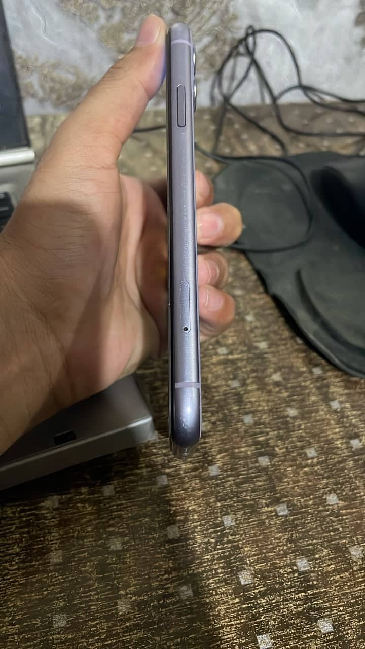 Apple iPhone 11 3