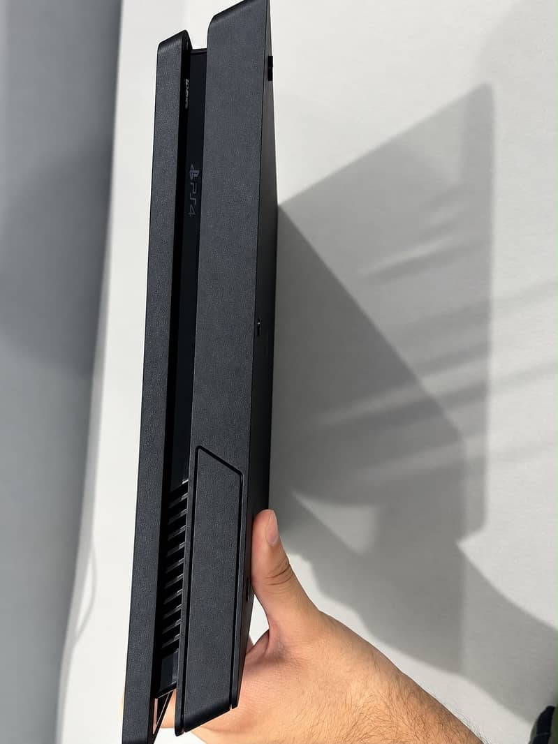 PS4 slim 3