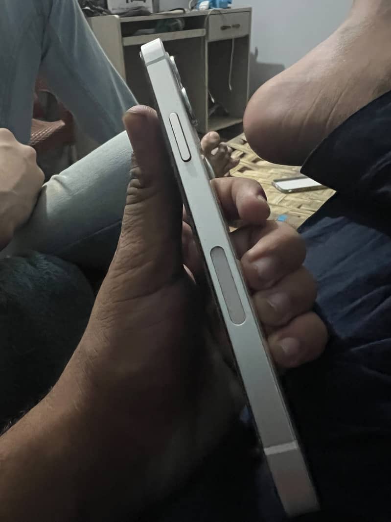 Apple iPhone 12 3