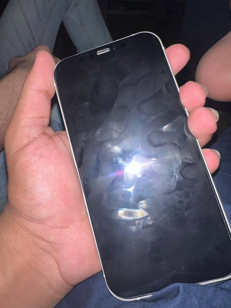 Apple iPhone 12 4
