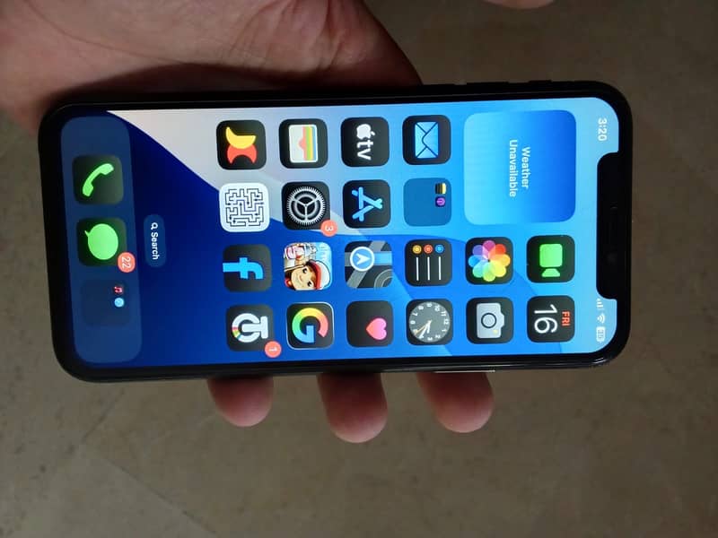 Apple iPhone XS 4
