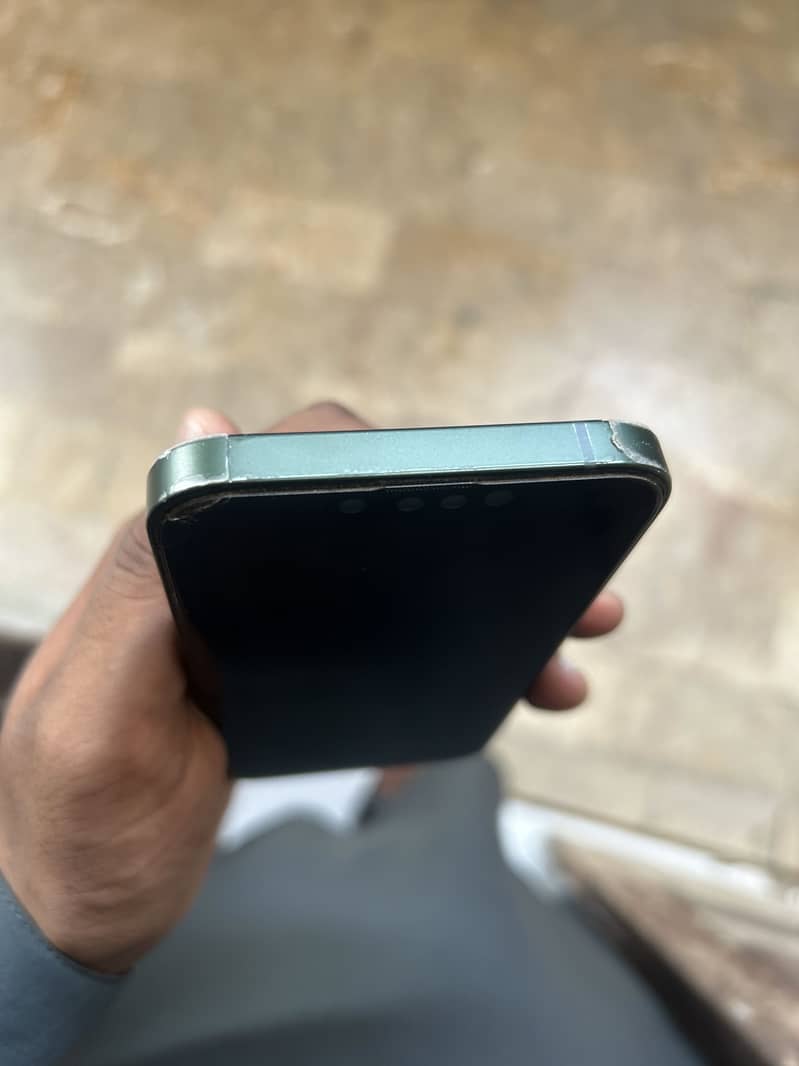 Apple iPhone 13 0