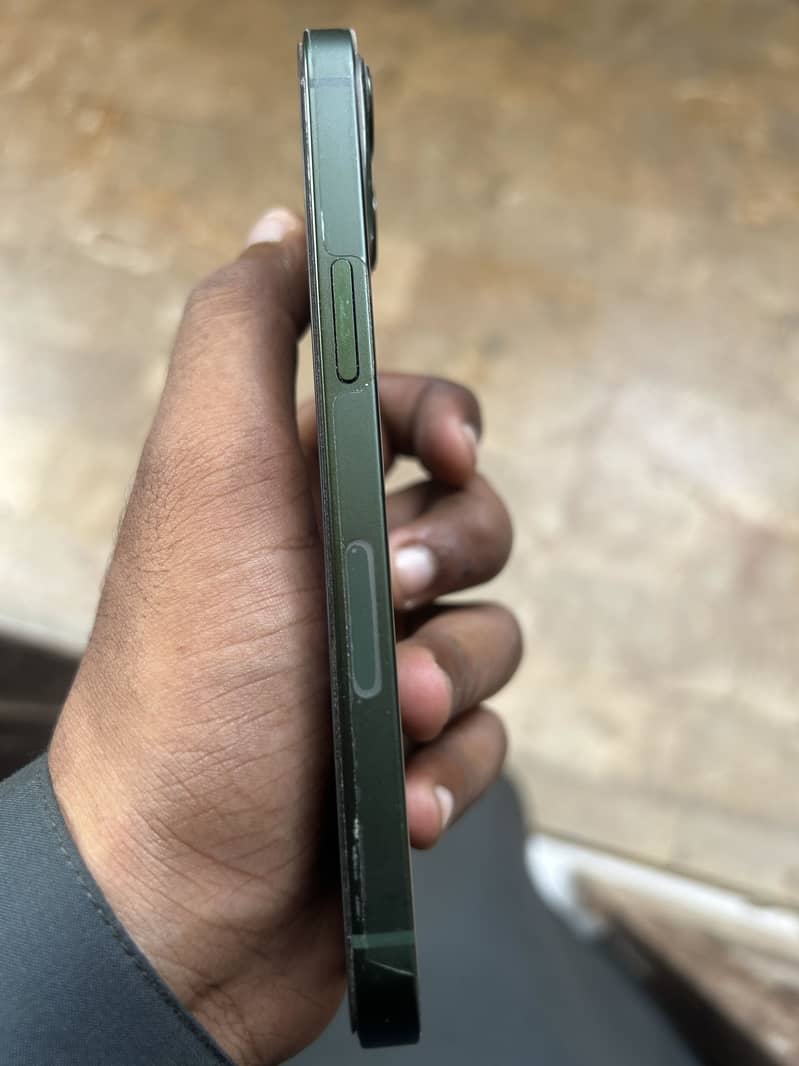 Apple iPhone 13 5