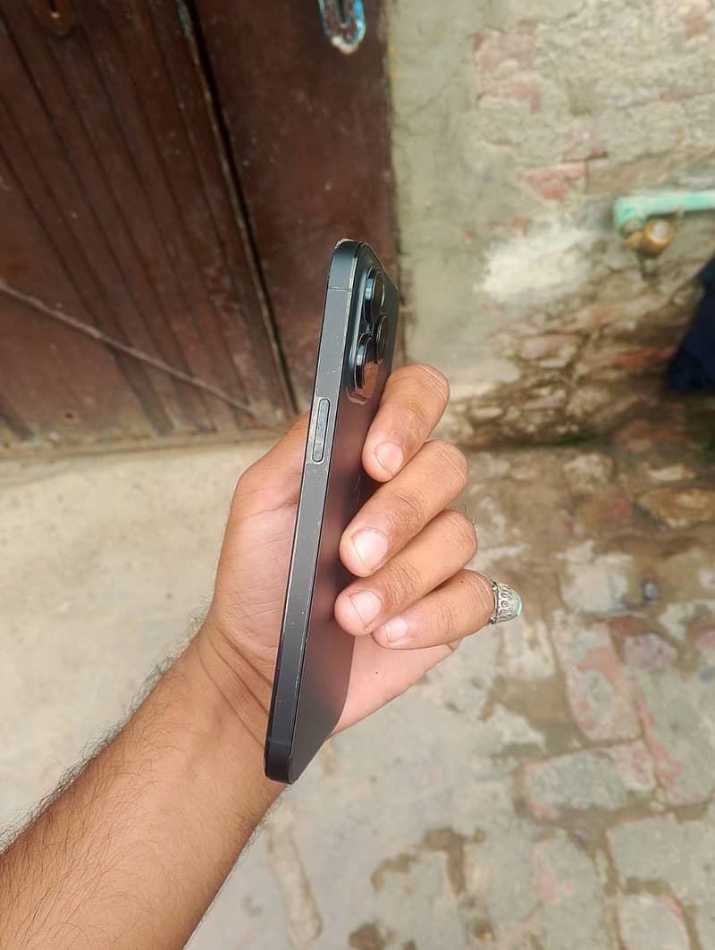 Apple iPhone 14 Pro Max 4