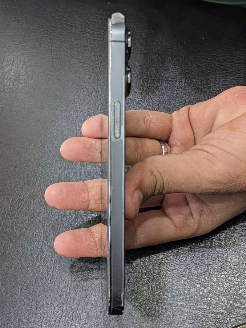 Apple iPhone 13 Pro 2