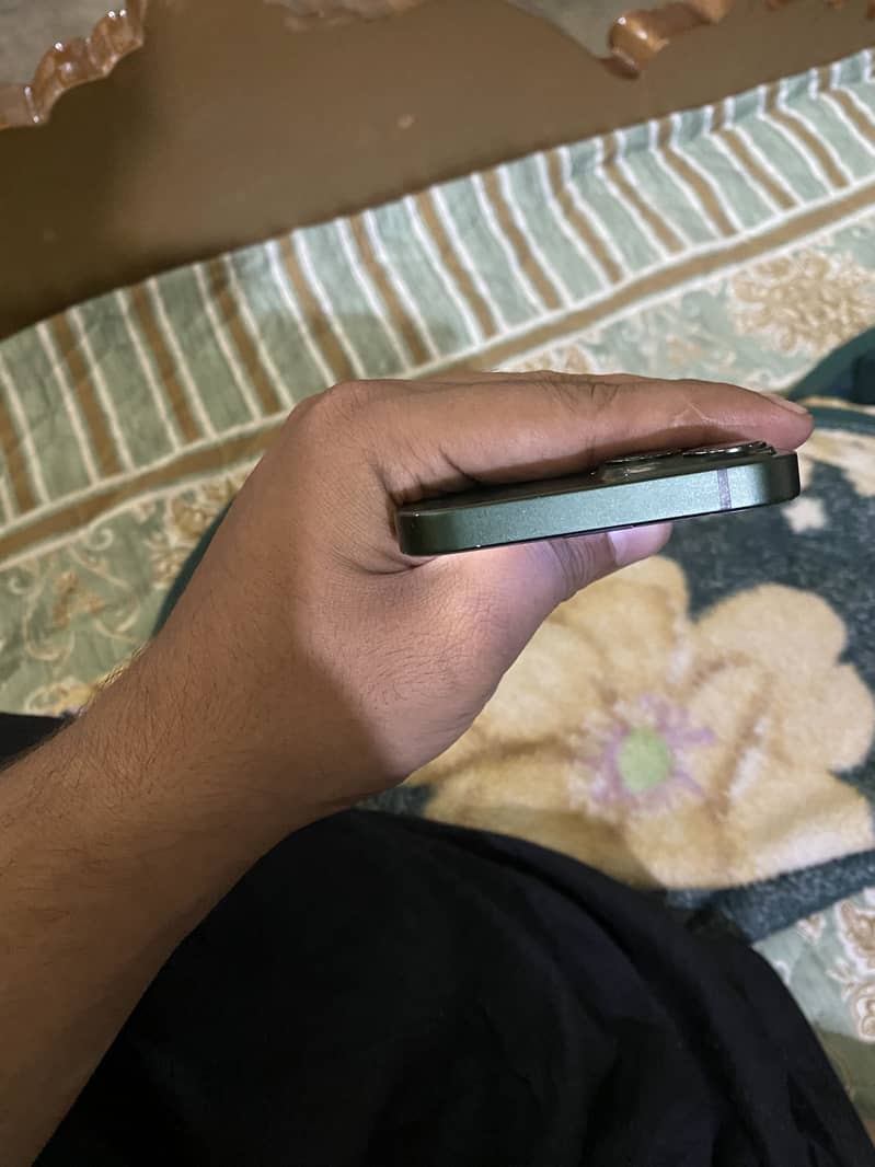 Apple iPhone 13 3