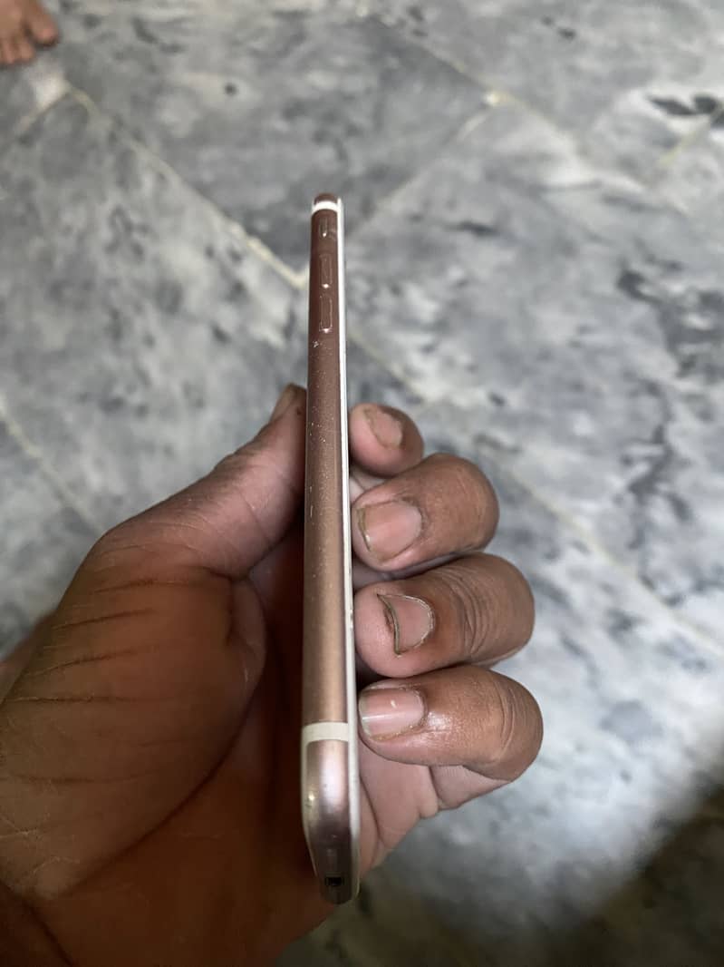 Apple iPhone 7 1