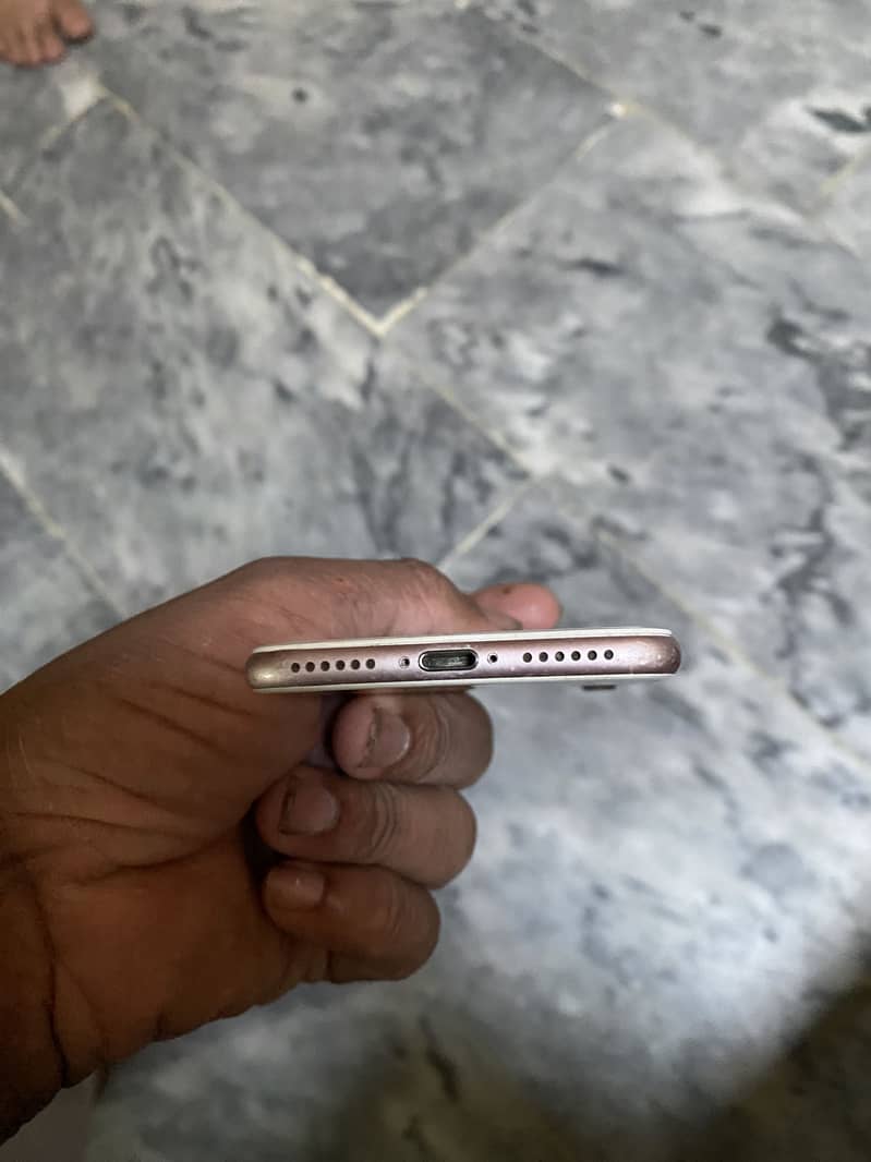 Apple iPhone 7 2