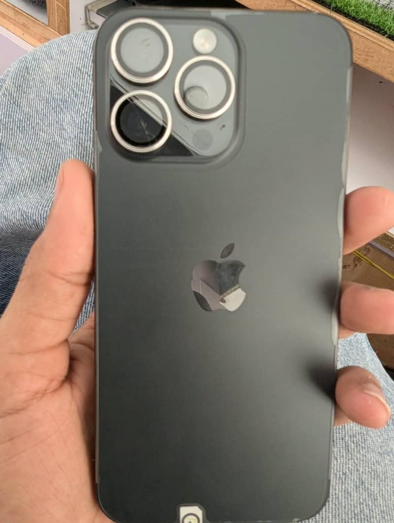Apple iPhone 15 Pro Max 1