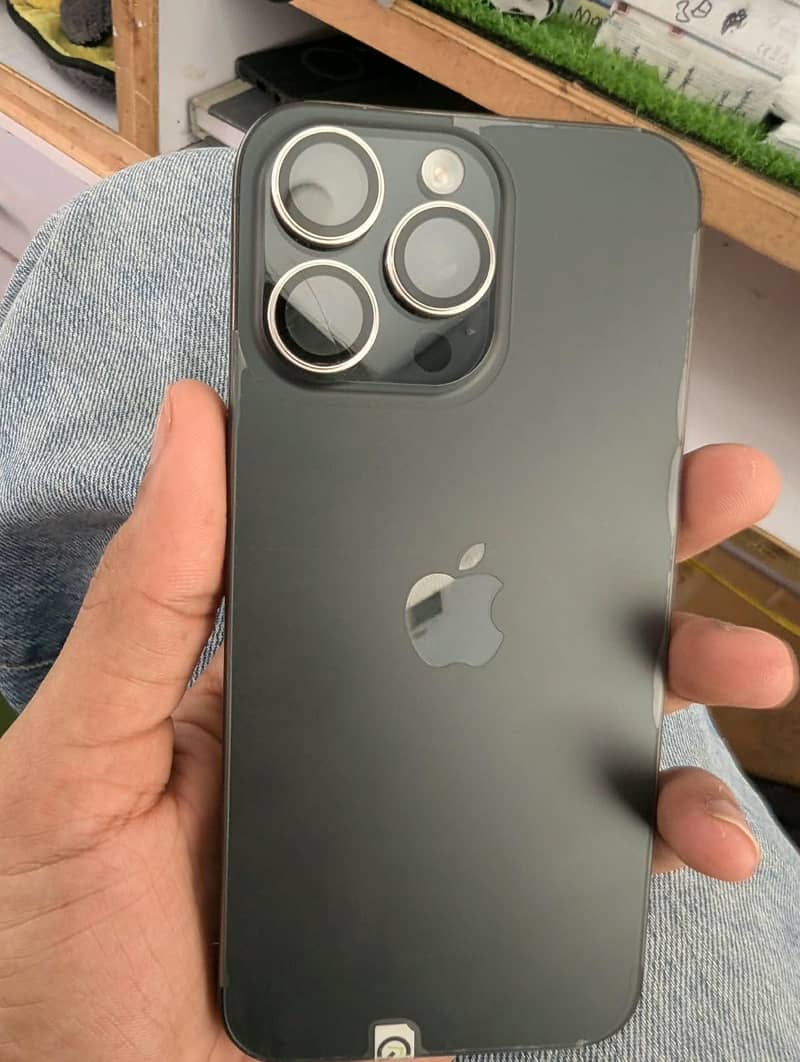Apple iPhone 15 Pro Max 2