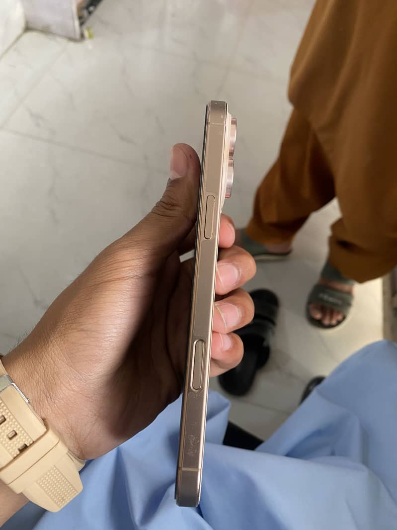 Apple iPhone 16 Pro Max 5