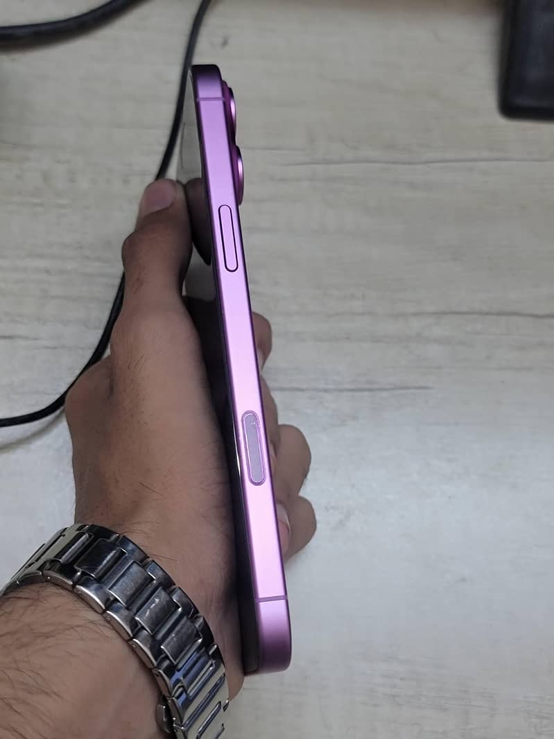 Apple iPhone 16 Plus 4