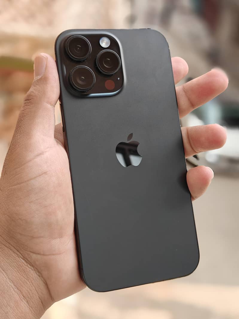 Apple iPhone 16 Pro Max 1