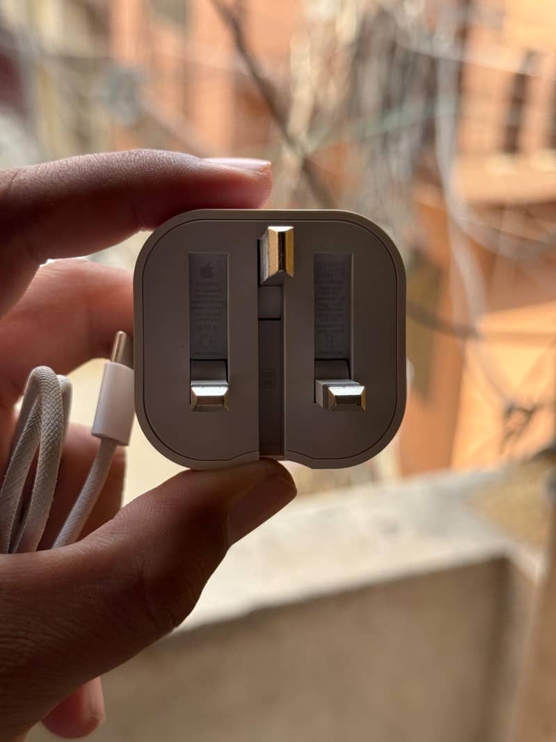 Apple iPhone 16 Pro Max 4