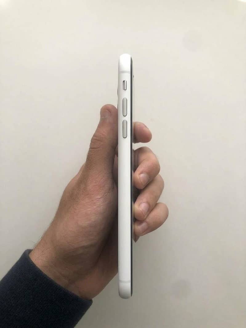 Apple iPhone 11 3