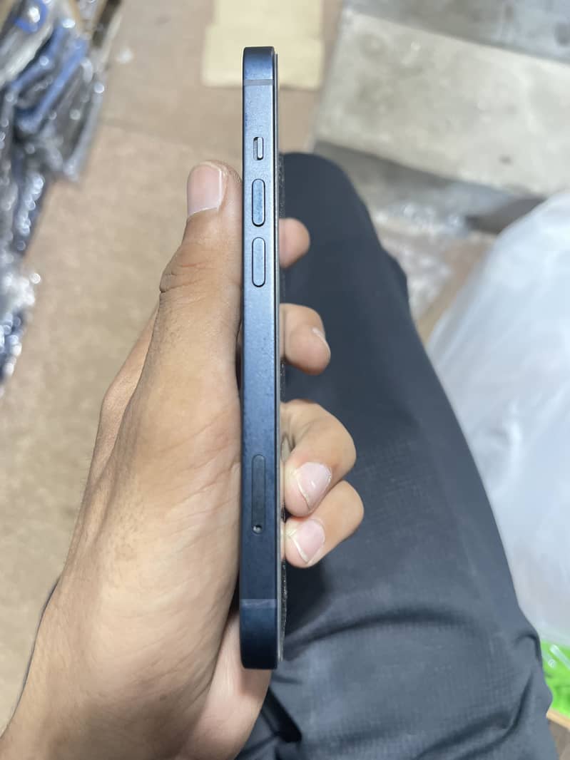 Apple iPhone 13 5