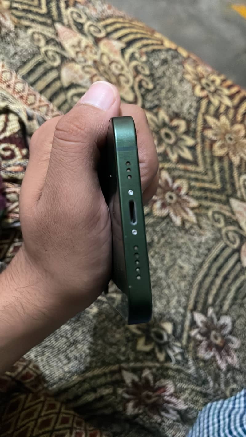 Apple iPhone 13 2