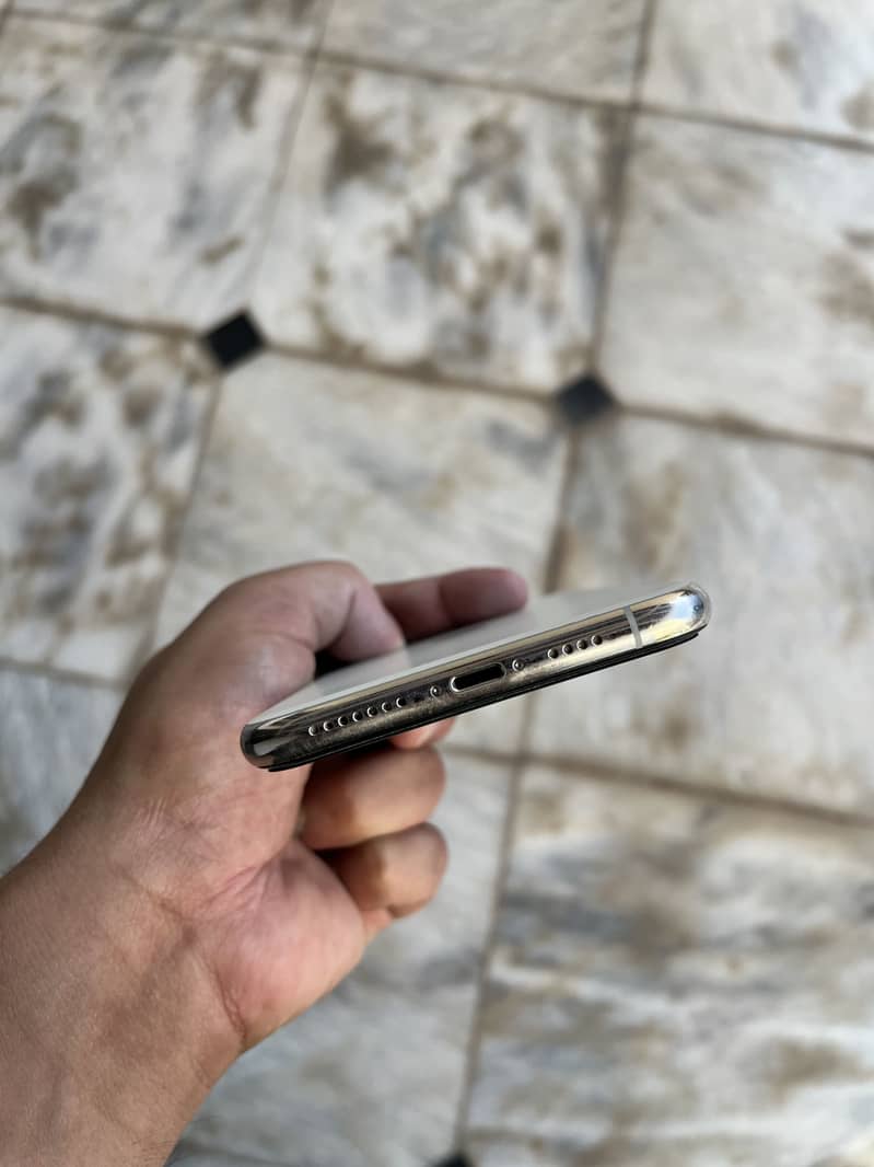 Apple iPhone 11 Pro Max 1