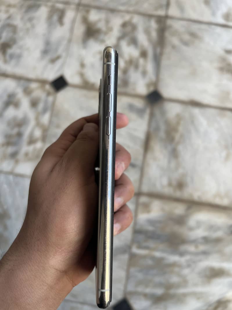 Apple iPhone 11 Pro Max 5