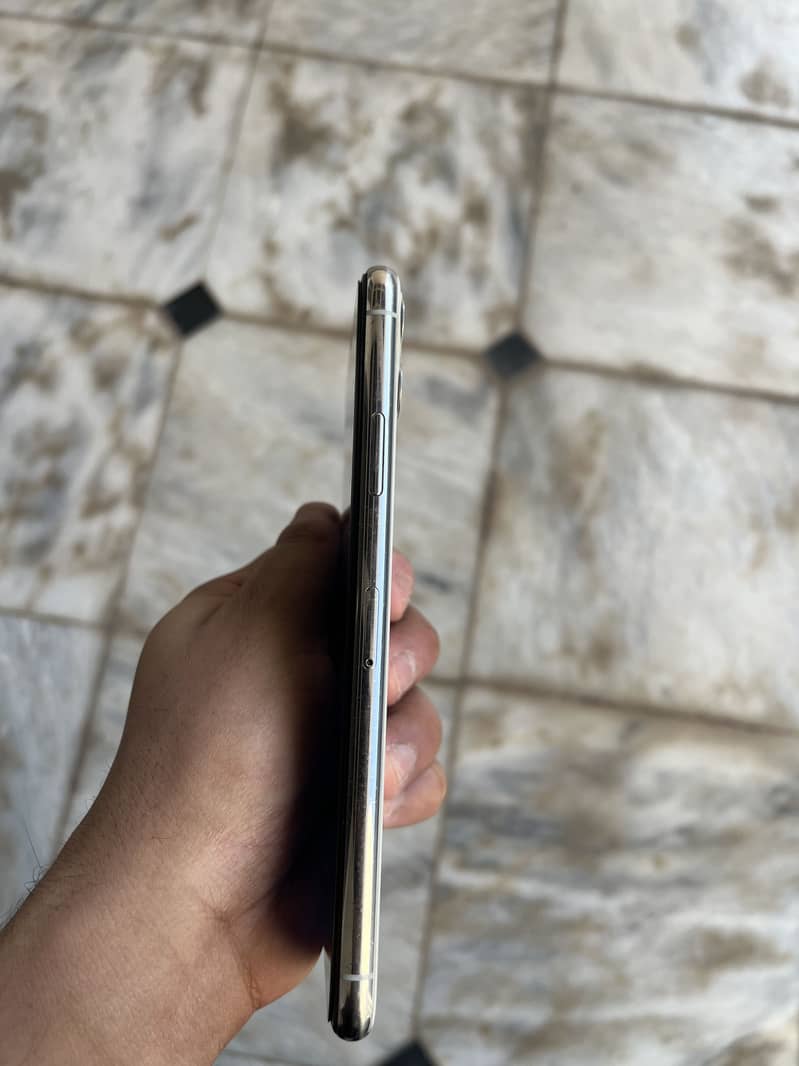 Apple iPhone 11 Pro Max 6