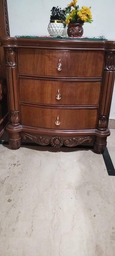 akhrot wood bedroom set