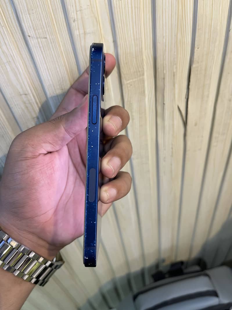 Apple iPhone 12 2