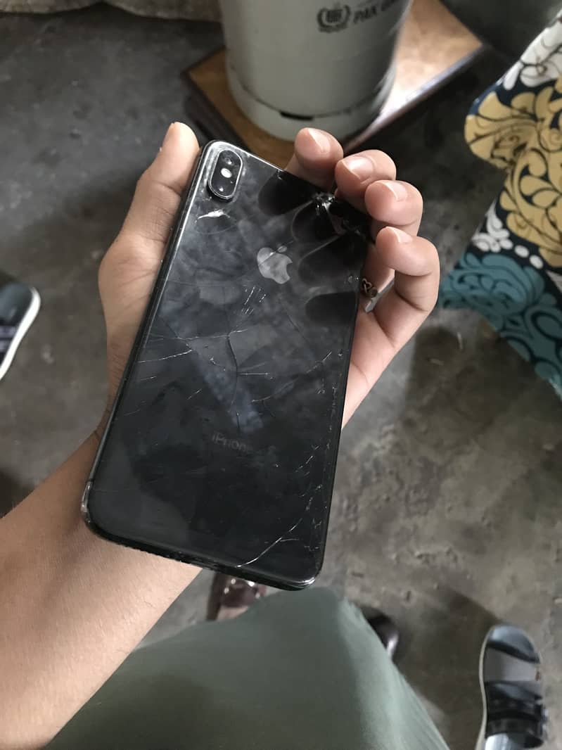 Apple iPhone XS Max 1