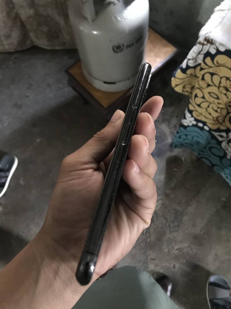 Apple iPhone XS Max 4