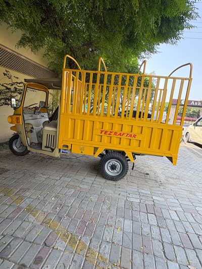 Tez raftar loader rickshaw for rent