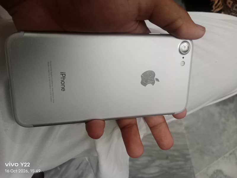 Apple iPhone 7 0